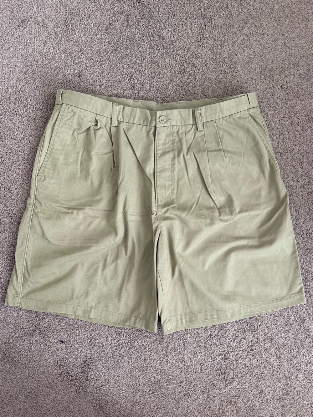 Puritan Men's Classic Pleated Chino Shorts in Light Olive Size 40, 7 inch inseam